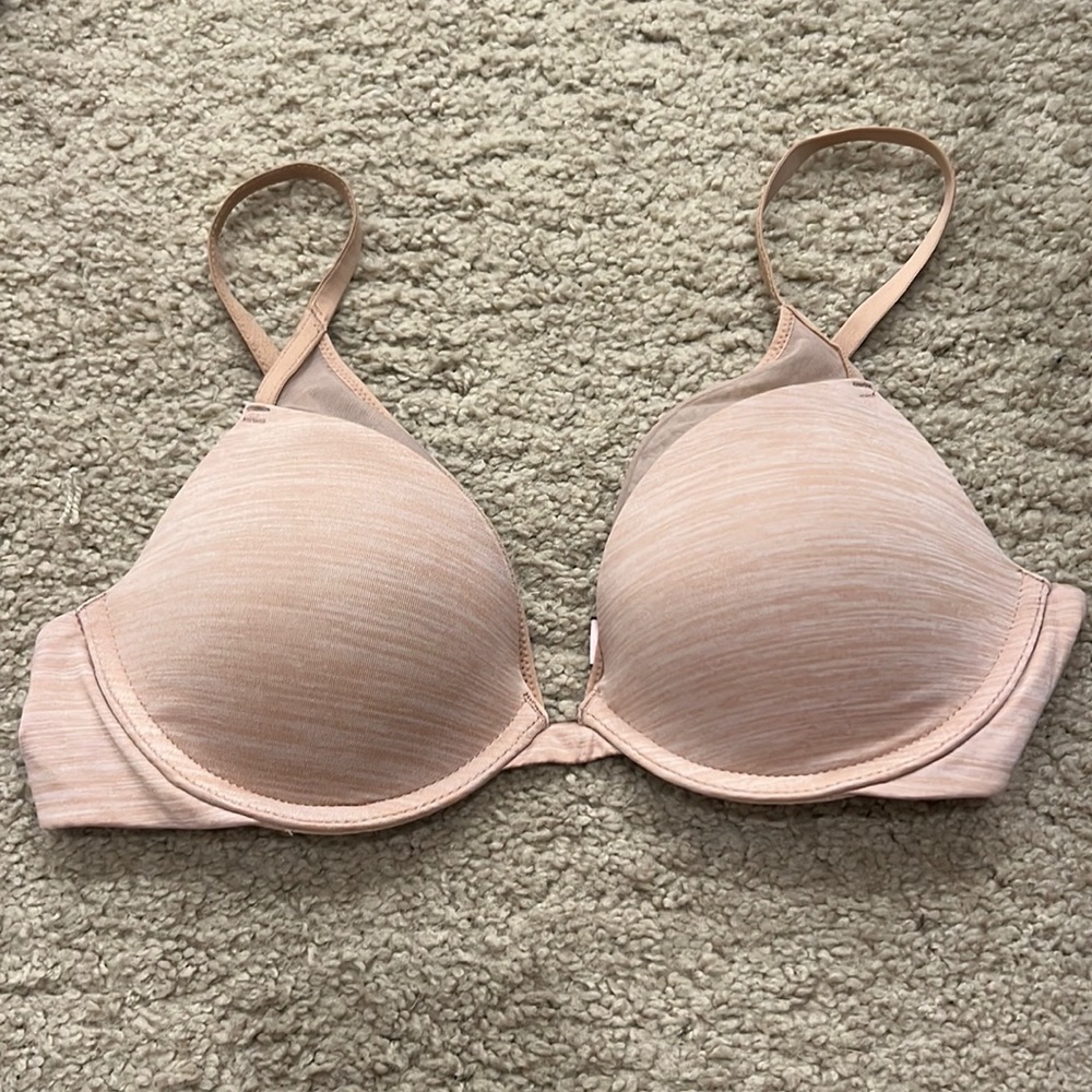 Victoria’s Secret 32B padded plunge nude bra